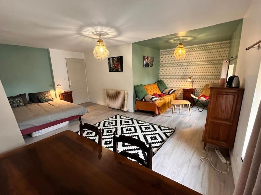 Grande Chambre Chez L'Artiste-Peintre La Reole Luaran gambar